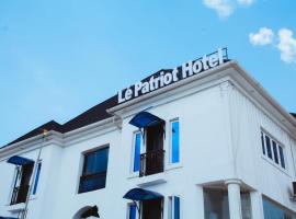 Le Patriotic Hotel，位于Aja的酒店