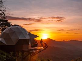 Trekker Glamping - EcoLodge Boutique，位于米卡的酒店