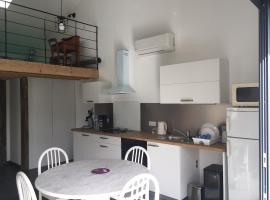 Maisonnette climatisé avec terrasse et jardin，位于Sallertaine的酒店