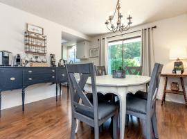 Short Walk to DT/ AC/Gas Fire Pit/BBQ/Coffee Bar，位于伊纳姆克洛的酒店