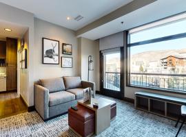 Riverfront Escape #320，位于埃文的酒店