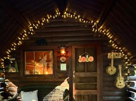 The Drake Cabin in The Forest，位于科斯比的酒店