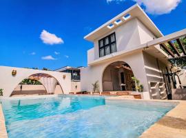 Unique Villa with private pool in Mayaguez，位于马亚圭斯的酒店