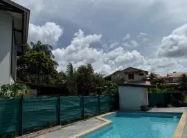 Kaz'Baduel piscine, terrasse et jacuzzi privatif, wifi et climatisation