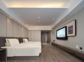 哈尔滨松北融创乐园亚朵X酒店