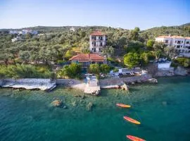MELIES- Seaside Boutique Apartments