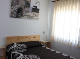 hostal restaurante aguilar，位于Forcall的酒店