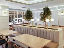 B&B HOTEL Zaragoza Royal，位于萨拉戈萨的带停车场的酒店