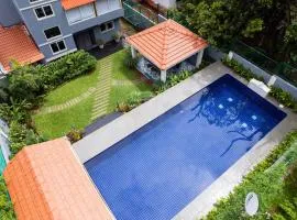 ELIVAAS 5 BHK with Pvt Pool, Entertainment Room & Glass House - Bludoor