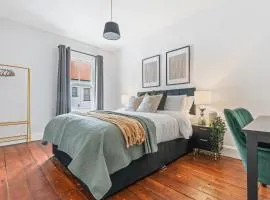 Stunning and Charming 4-bed Home in Newark by Renzo, Free Wi-Fi, Sleeps 8!