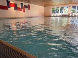 Familienauszeit mit Indoorpool, Sauna, Netflix, Disney, 50-100 MBit Internet inkl Bettwäsche Handtücher Reinigung