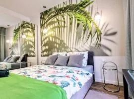 Very Stylish II & Secure Penthouse -Free Parking