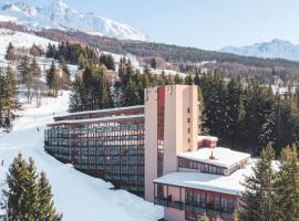 勒珀蒙特瑞斯顿斯皮埃尔公寓式酒店，位于阿克1800的酒店