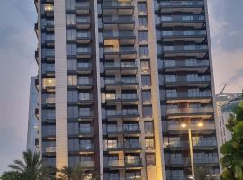 Skyline Luxe Sea view Apartemnt，位于Lusail的酒店