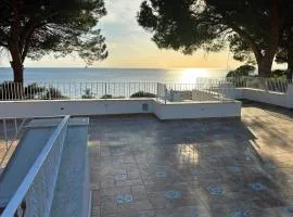 Modern Sea View Villa- Private Garden&Beach Access