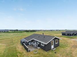 Holiday Home Svea - 400m from the sea by Interhome，位于措斯泰兹的酒店