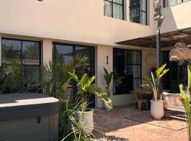 Charming Modern Villa 3 rooms with swimming pool，位于El Aggada的酒店