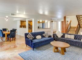 5 Mi to Colorado River Yuma Gem with Pool Access!，位于优马的酒店