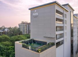 Park Inn & Suites by Radisson Thrissur East Fort，位于德里久尔的酒店