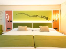 Hotel Magic Sports 4，位于奥罗佩萨德尔马的酒店