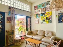 4人包棟 Good Trip Townhouse 菇憩民宿 加勒比海海島風，位于恒春古城的酒店