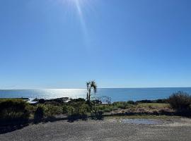 Sea Views，位于德文港的酒店