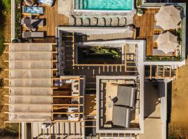 Alenor City Hotel，位于纳克索乔拉的带泳池的酒店