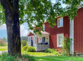 4 Bedroom Amazing Home In Skillingaryd，位于斯切灵加德的酒店