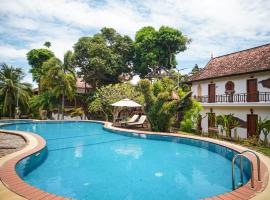 Yellow Sun Kep，位于白马市的带停车场的酒店