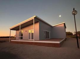 Driftwood Beach House - Coastal Haven North Beach，位于沃拉鲁的酒店