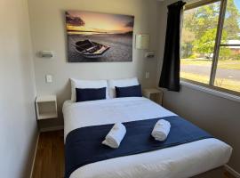 克拉伦斯角大篷车公园酒店，位于伊鲁卡的酒店