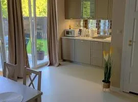 House Apartment z ogródkiem