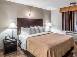 Quality Inn & Suites near Downtown Bakersfield