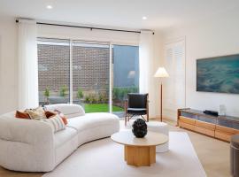 Prestige 4-Bed Luxury Home in Ashburton，位于查斯顿的酒店
