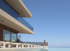 Ayeria Villa, Design Retreat by the Beach & Shops, By ThinkVilla，位于帕诺尔莫斯雷斯蒙的酒店