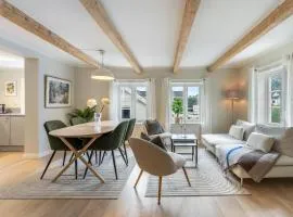 Stilfull bolig med 4 soverom - nær Arendal sentrum med parkering