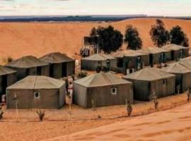 chez zakaria luxury tent camp merzouga，位于伊尔富德的酒店