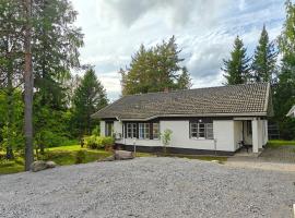 Kodikas talo lammen rannalla，位于拉赫的酒店