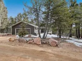Peace in the Pines Hot Tub & Pikes Peak Views