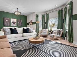 *NEW* Charm on Church ~ Cozy, Modern, Downtown Apt，位于默夫里斯伯勒的酒店