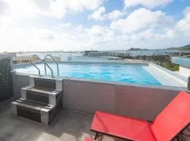 4 Bedroom Beachfront Condo with Private Pool D21