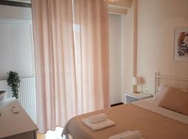 Cozy apartment in the city center，位于卡泰里尼的酒店