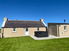 Luxury Orkney Cottage with Hot Tub，位于Rendall的酒店