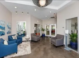 Stylish 1BR Uptown Apartment