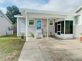 Urban Nest for Two Cozy Jax Hideaway