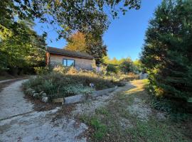 Le Chalet des Iris，位于Saint-Maurice-de-Gourdans的酒店