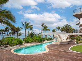 Beachfront 3BR Condo at Tankah Bay，位于Tankah的酒店