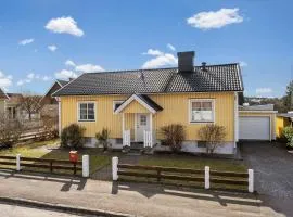 HAL599-Falkenberg-Villavaegen-9