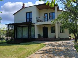 Omsi Villa with views，位于姆茨赫塔的酒店