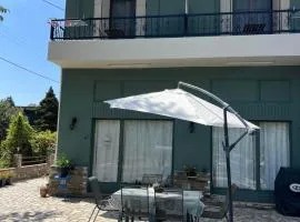 Kanarinia Guesthouse